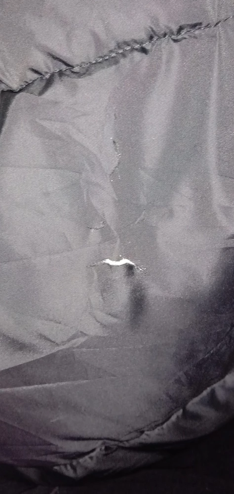 Пришла порваная. Да и с размером не угадала(((