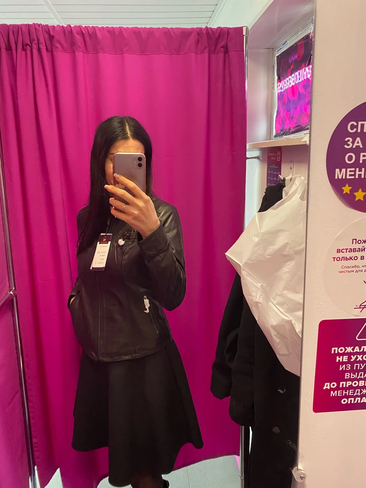 Курточка очень понравилась. Кожа мягенькая, есть конечно заломы. Пришлось отказаться так как были небольшие потертости. Перезаказала на другую. Надеюсь, что такого не будет, все таки вещь не дешевая