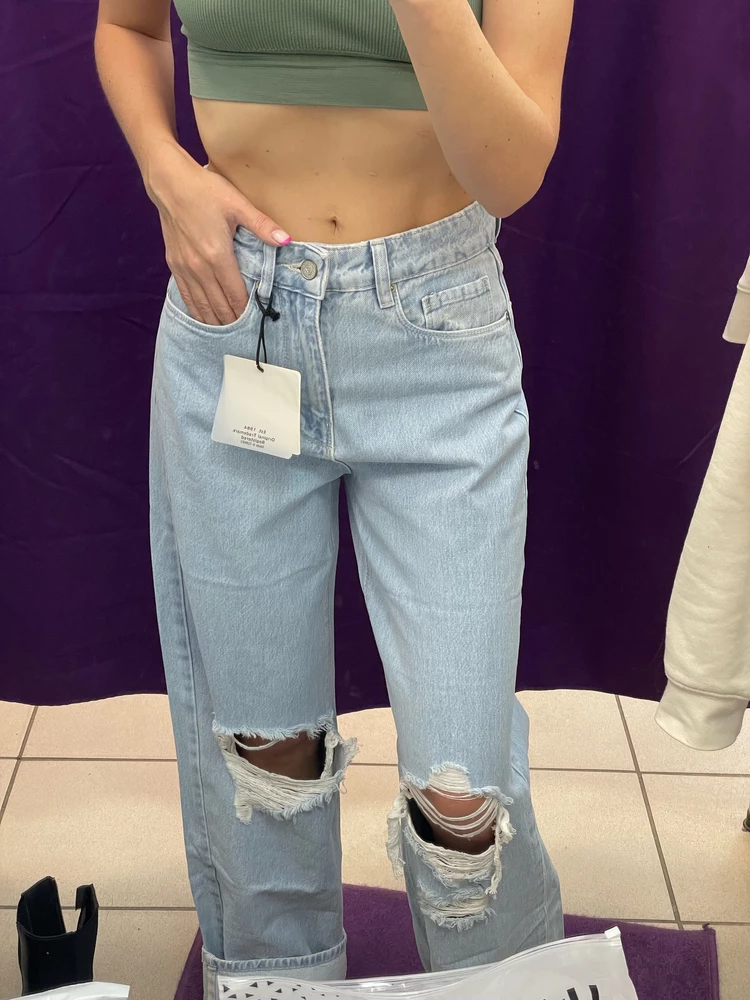 Классные джинсы, цвет красивый,но самый маленький размер оказался большеват😭 если был бы меньше, взяла бы не раздумывая