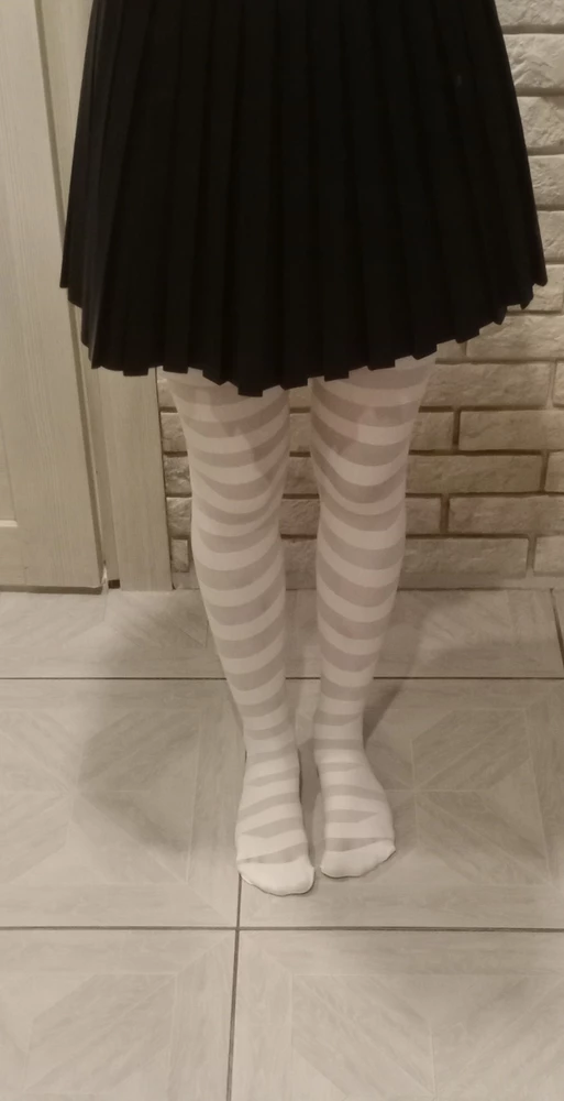 милые колготки. буду брать дли них белую юбку. с черной тоже прикольно, но думаю с белой будет круче)