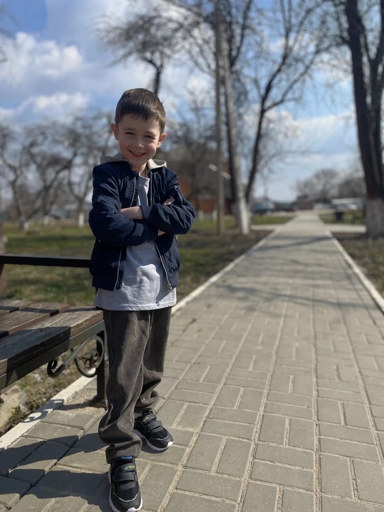 Невероятно удачная покупка на ВБ👍 Ребенку очень понравились джоггеры, легкие , свободные , удобные. Теперь гуляет только в них. Отдельное спасибо производителю за качество 👍 теперь хотим взять рубашку для полного комплекта !