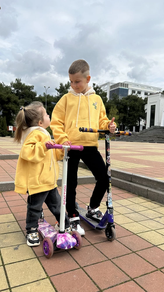 Какие же они крутые! Тепленькие, как раз на весну!взяла и сыну и дочке. На рост 100 116Овер сайз, сыну 134! Круто смотреться