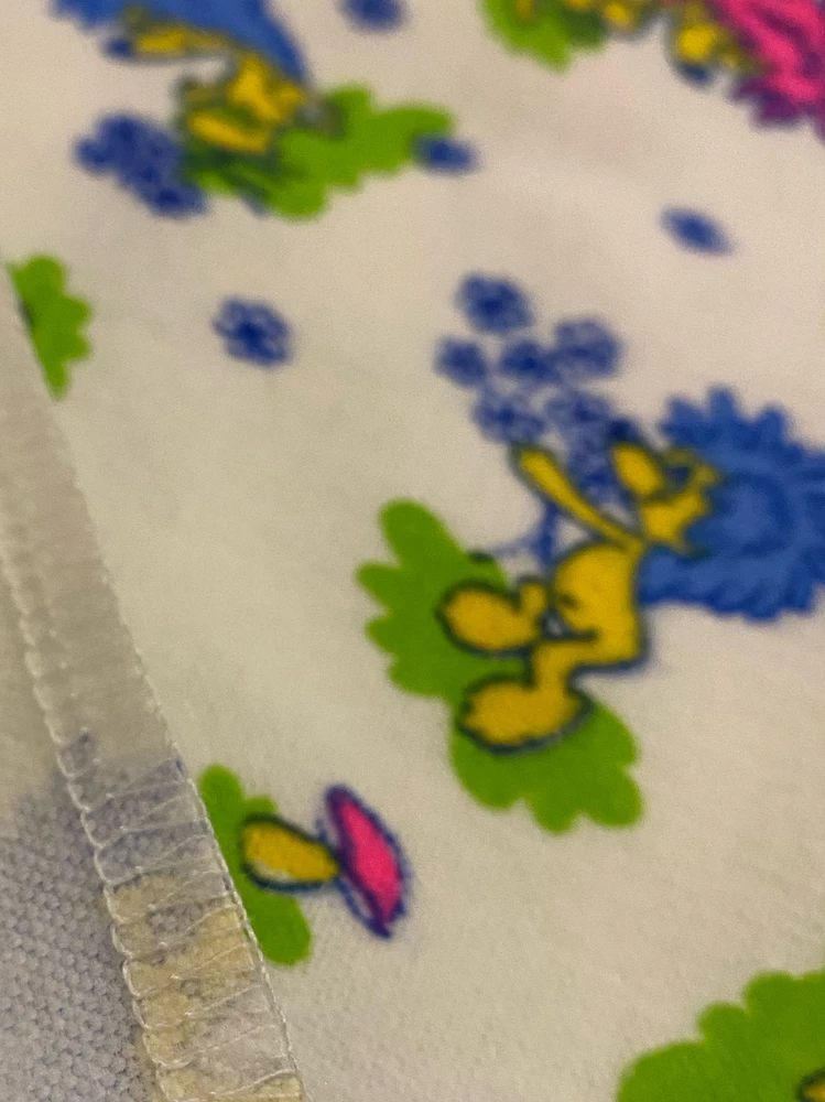 Нормальная фланель. По-моему, хлопок. Впитывают жидкость хорошо. Строчка аккуратная