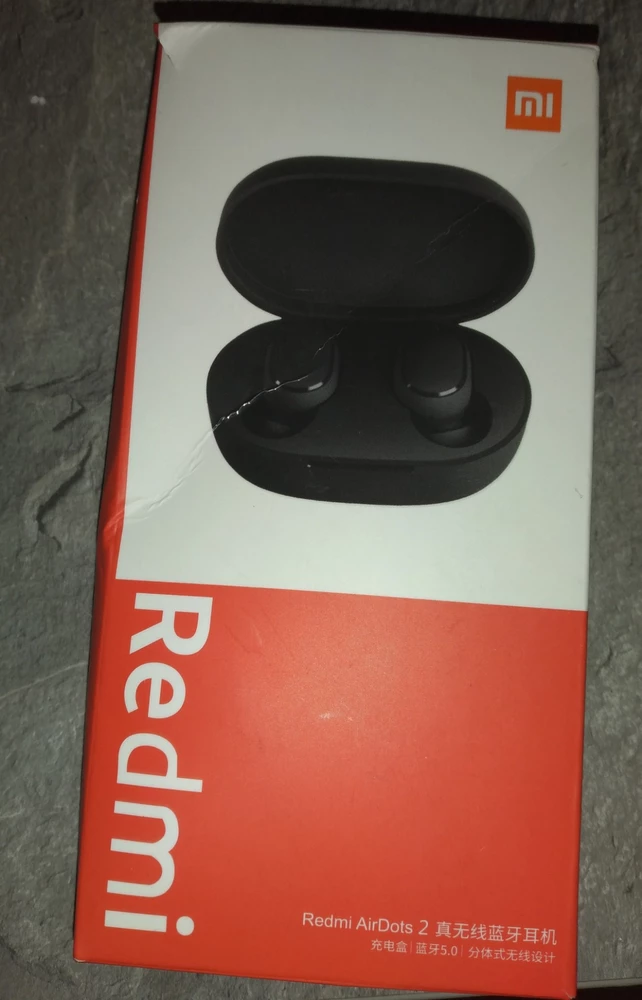 Наушники не Redmi AirDots 2 ,а на коробке написано Redmi mi 
Наушники только получила завтра на работе испробую 
Коробка мятая пришла