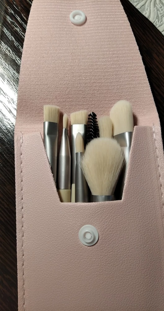 всё отлично! мне нравятся кисточки, пришло 8 штук и чехол для них, как и указывалось, цена замечательная!