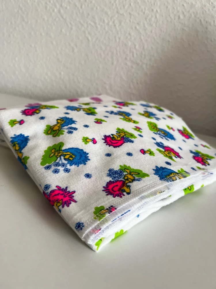 На самом деле это первая покупка нашему первенцу, понравилось что рисунки яркие, красочные, дети такое любят! швы обработаны со всех сторон! Супруга в восторге! вообщем всё супер 👍