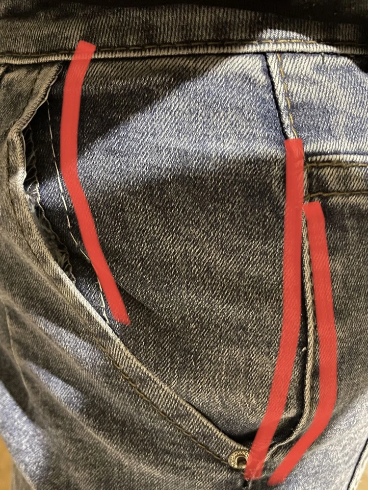 Приходится возвращать, тк есть брак бокового шва, предположительно при обтачке оверлоком вероятно срезали часть ткани или при раскрое, из-за этого выезжает один карман и видно подкладку, а так джинсы норм.