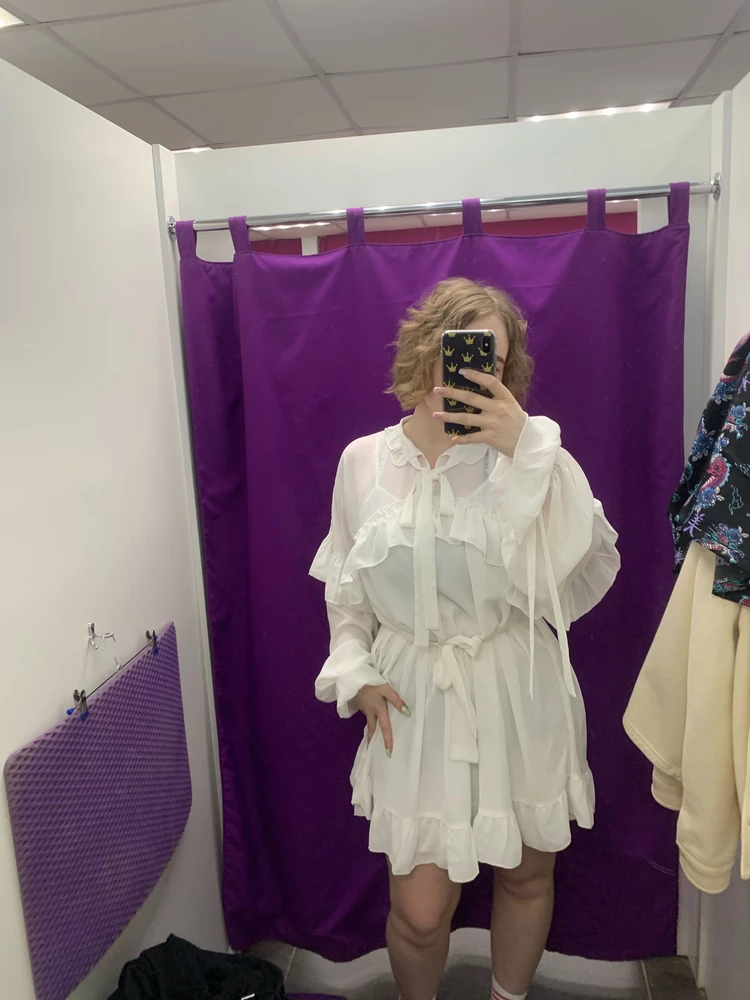 Платье отличное. Хорошо что сделали размер на девушек выше 160. Я 168 и размер М очень хорошо подошел) Сразу предупреждаю, что белое платье слегка просвечивает ,но с белым бельем будет отлично)