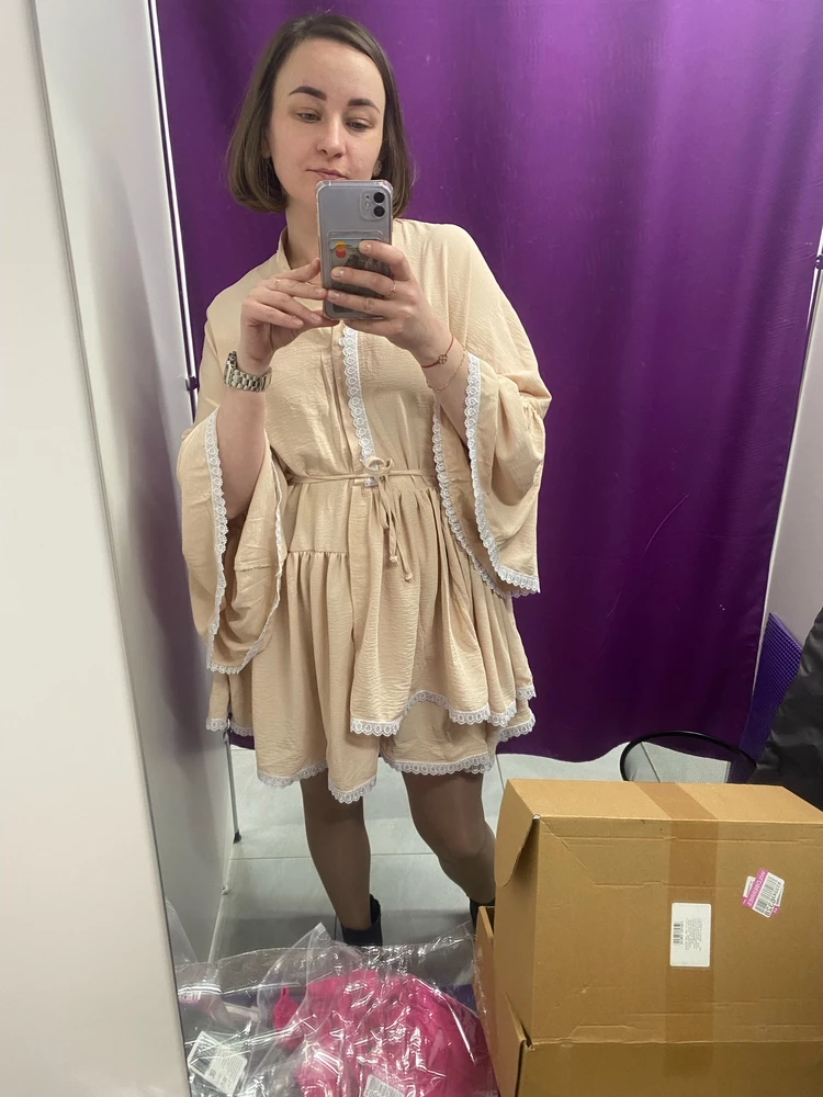 Платье классное, тяжеловатое, воздушное.