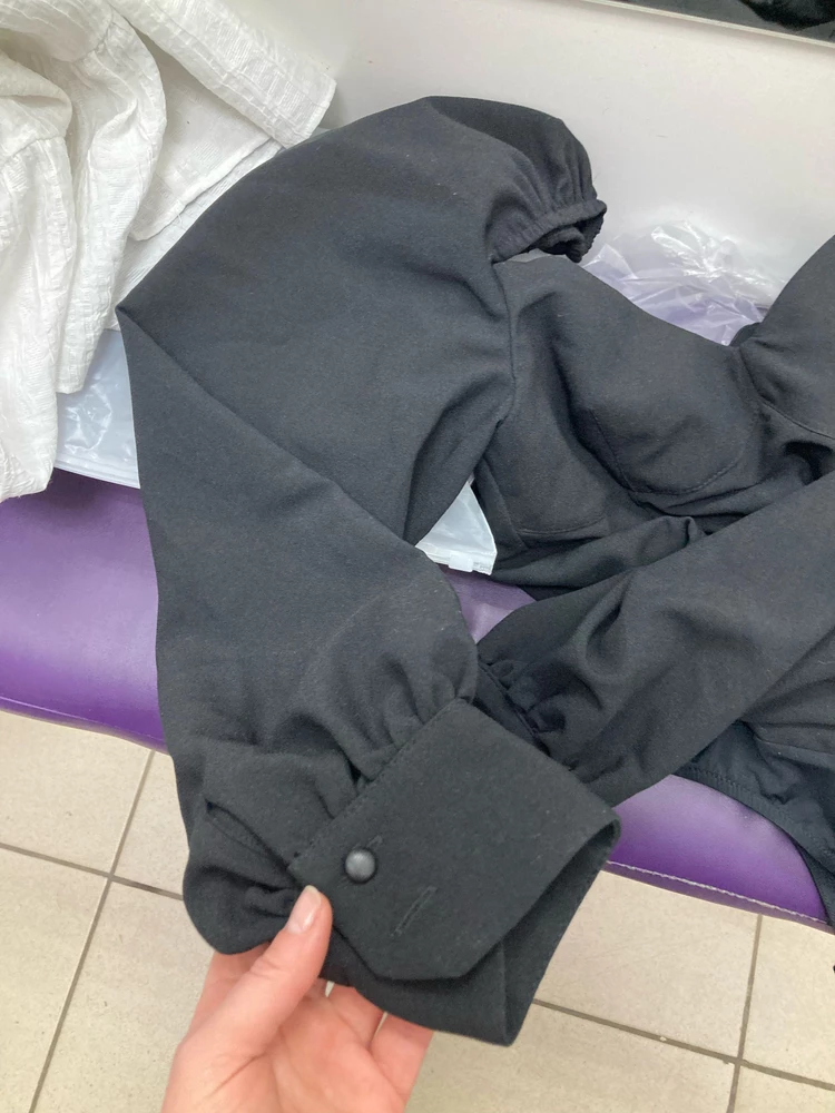 Пришло совсем не то боди, ещё и рваное! Очень жаль, так ждала, знала что должно было прийти, т.к подруга покупала.