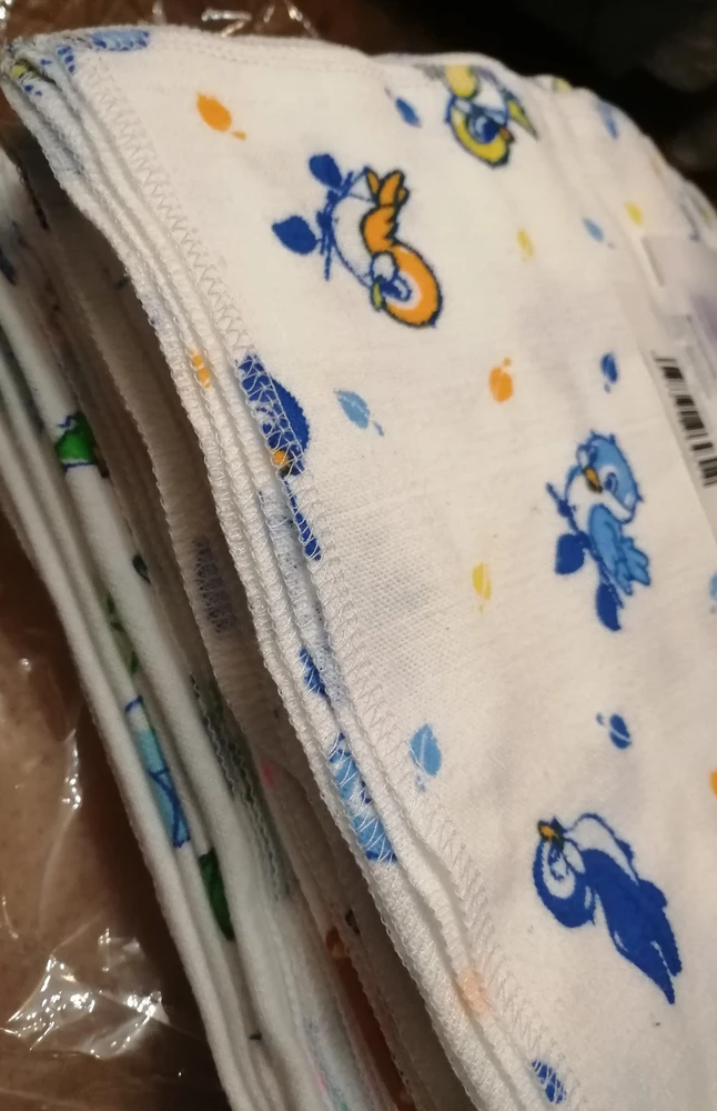 Пелёнки просто супер!! Я даже не думала, что пелёнки могут быть такого качества! Думала, что придёт тонюсенькая упаковка, а там плотная такая пачка, ткань очень качественная, плотная, картинки яркие и милые. Однозначно рекомендую, я в восторге! Ткань очень мягкая и нежная, хоть самой заворачивайся и спи.