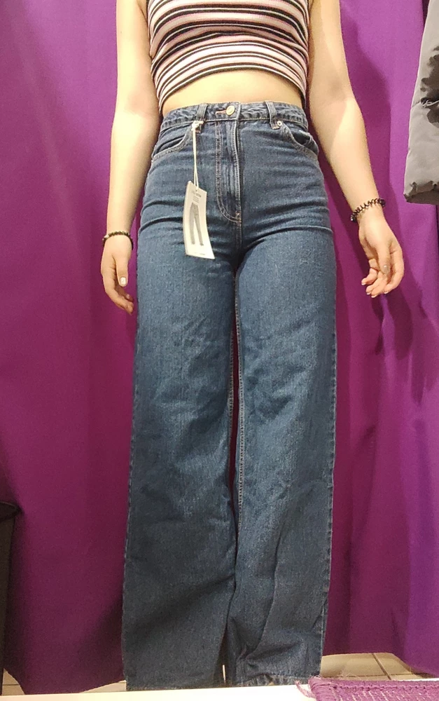 неплохие джинсы,но на размер s сели на попе очень туго,маломерят. расстроила обратная доставка в размере 100 рублей!!!!!