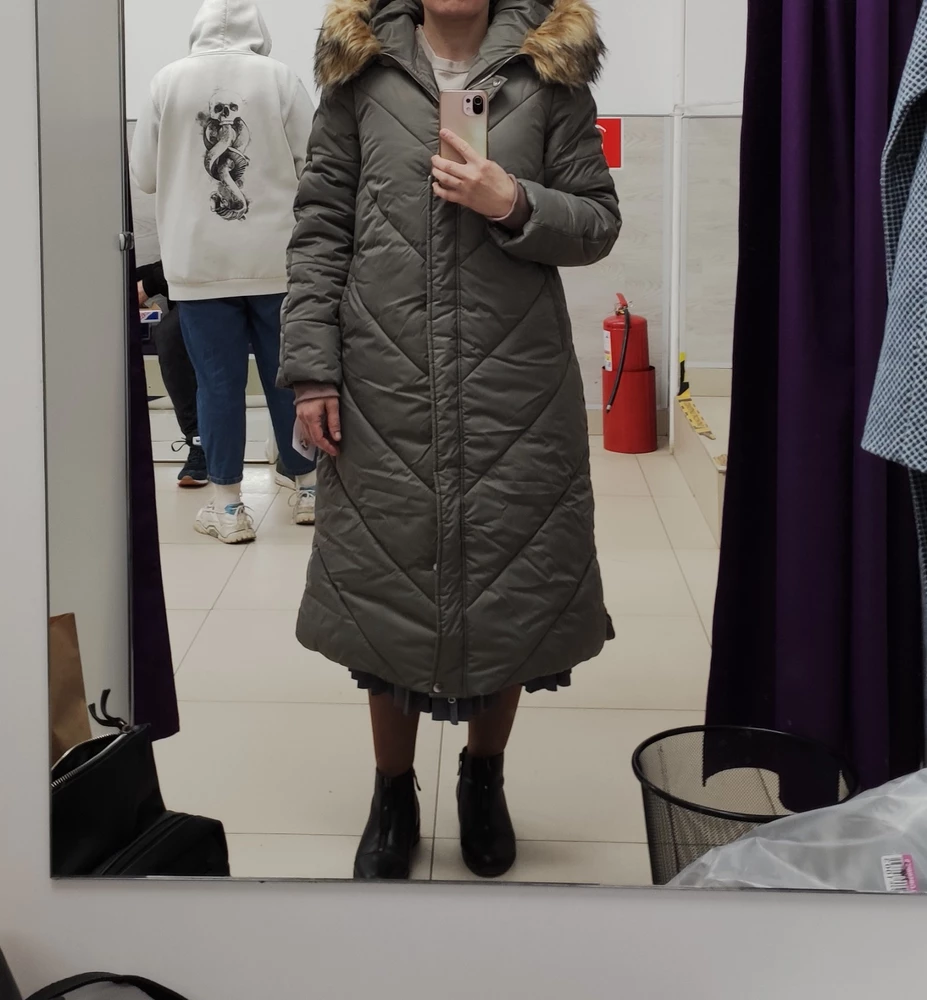 Отличное пальто. Со скидкой вообще идеальное.
Боялась, что модель трапеция будет болтаться.
Зря боялась - хорошо смотрится))
Уже есть пуховик вашей фирмы. Зимой в мороз не замерзла, даже жарко было.
Пожелание: сделать флис не до талии, а пониже. А то сверху жарко (можно в одной футболке ходить), а внизу холодновато