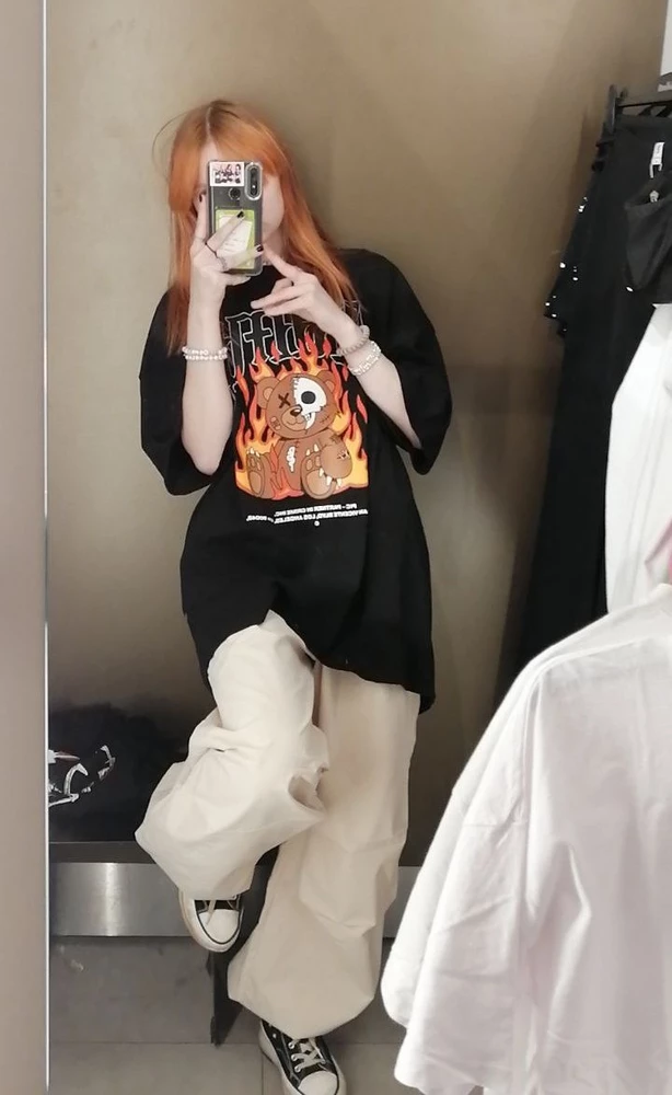 штаны офигевше крутые!! по качеству супер, тонкие лёгкие, но и не продувают. танцевать в них будет супер удобно, ибо брала именно для этого) очень стилёвые, ко всему подходят, удобные, цвет как на картинке. по длине S на 157 хорошие, не особо длинные. боялась, что на талию 62 будут великоваты, оказалось прям идеально, ничего не жмет!! единственный минус - к ним липнет ВСЁ, но я знала это ещё из отзывов, так что мне пофик. 10 из 10 спасибо большое продавцам!