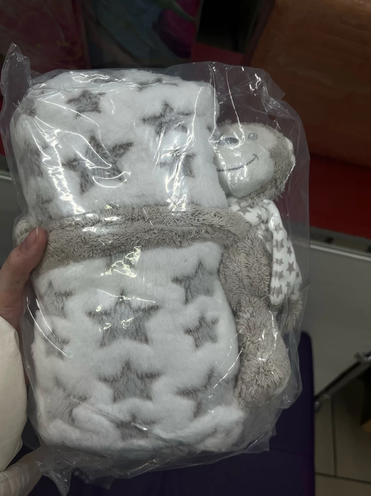 Обидно, прислали совершенно другую игрушку не как на фотографии, сделала возврат. Такую дарить стыдно