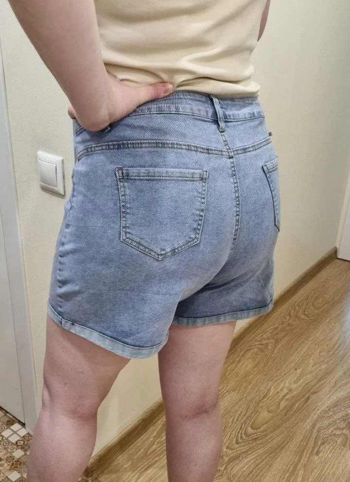 Шорты класс, мягкие и комфортные хорошо тянутся, взяла побольше чтобы было комфортнее в отпуске, у меня ОБ 114. Понравилось то, что подвороты прошиты, спасибо!