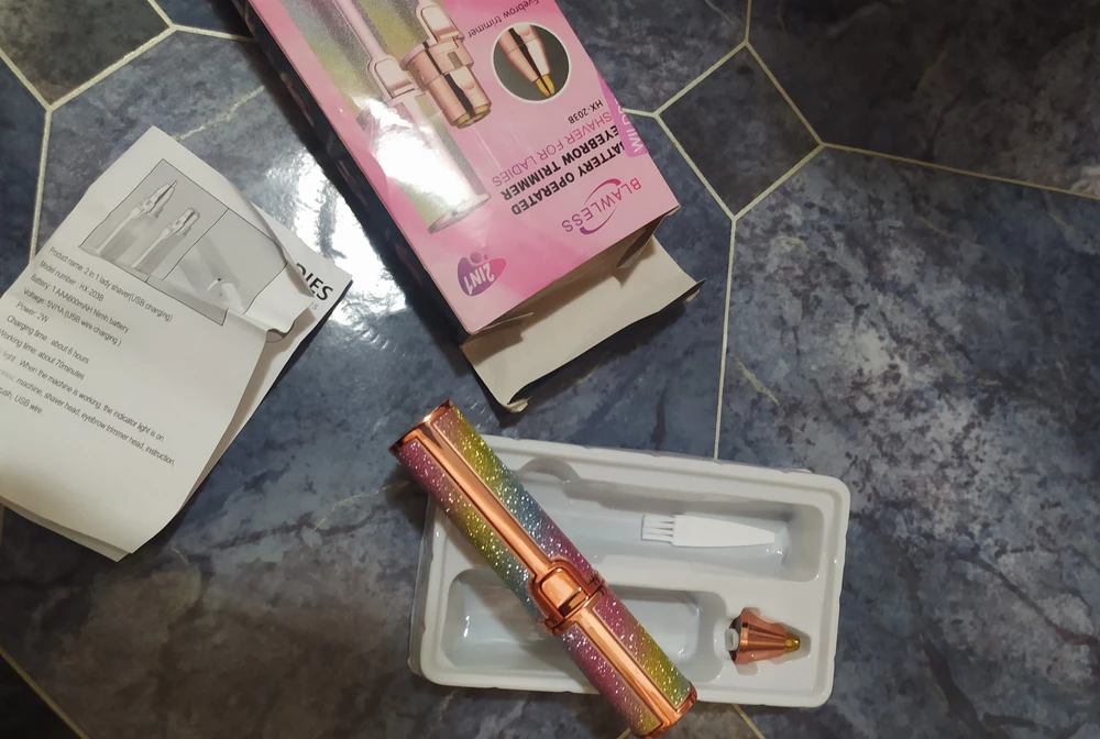 Возврат! Нет зарядного устройства, хотя в комплект входит, бракованный, при снятии корпуса, и надавлении на батарейку работает, а так нет. Отправьте другую, которая нормально работает