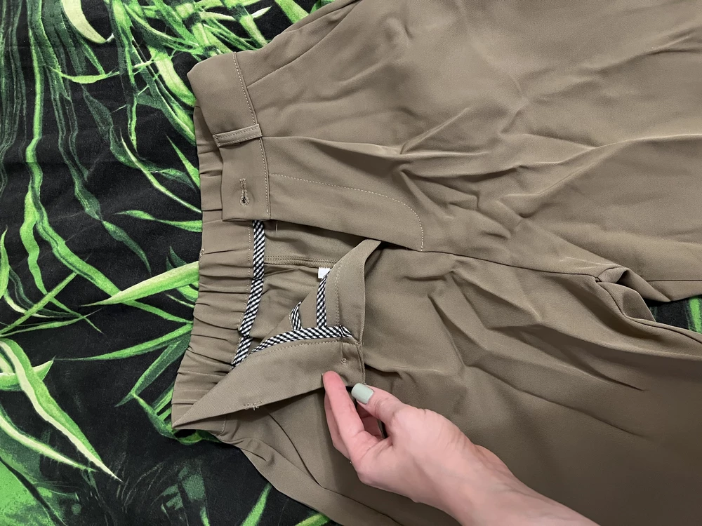 Отличные шорты, соответствуют описанию , качественно прошиты , кажется приятное на ощупь