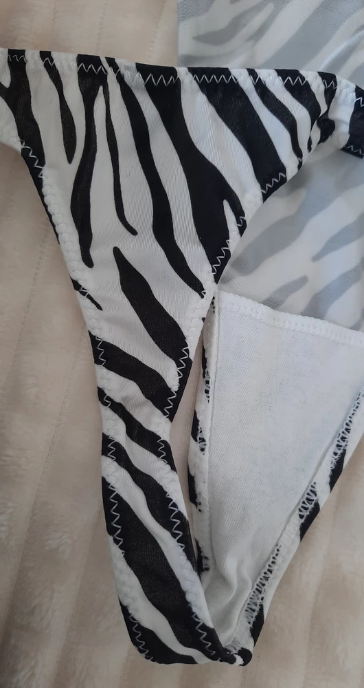 Взяла из-за расцветки, в жизни понравились ещё больше. Все швы аккуратные, возле ремешка только немного нитка торчала, но убрала и всё красиво. В носке тоже удобные
Покупкой довольна и цена комфортная