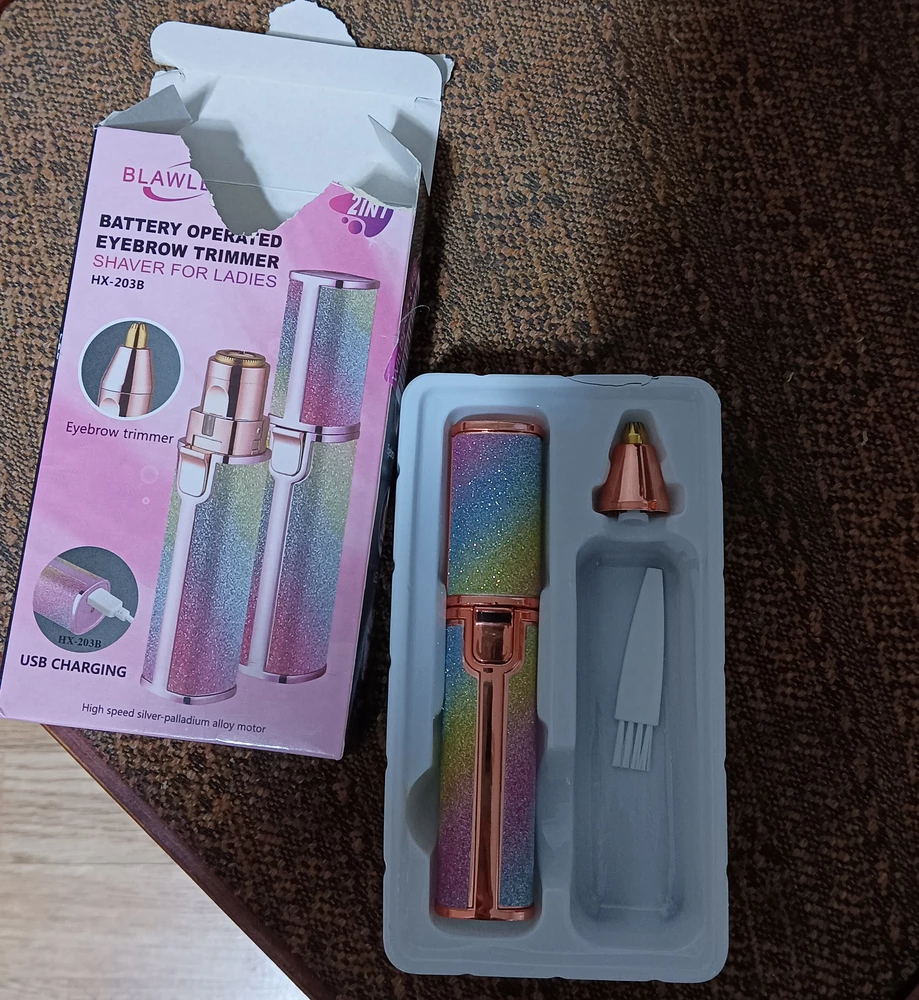 Пришел без зарядного устройства, и даже от батарейки не работает. Одна насадка сломана.