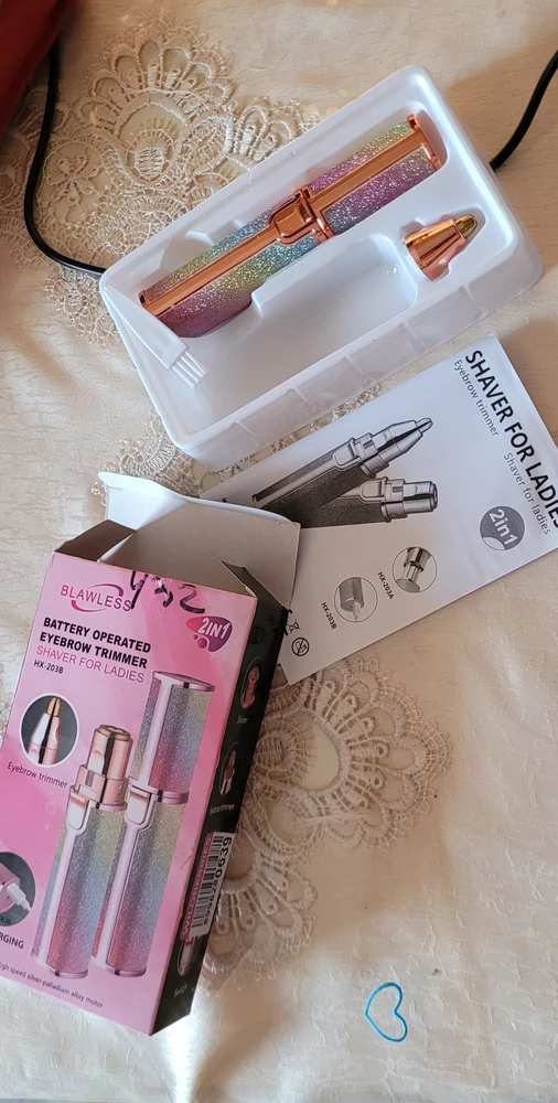 Пришел без провода. Батарею вставила и не работает даже. Это что просто игрушка чтоли?