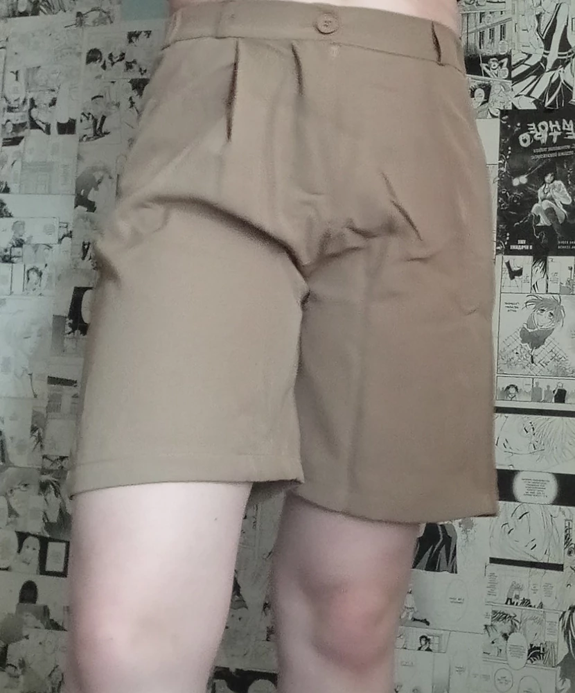 Мой рост 165 и вес 62. Заказывала 46 размер. Думала, конечно, будут немного шире, но не критично.
Если будете заказывать бежевые, то имейте ввиду, что цвет намного темнее чем на фото товара. Камера не очень хорошо это передает, но если смотреть вживую - сразу бросается в глаза. Цвет ближе к темно-коричневому
Качество хорошее, ничего не точит.
Вобщем, если вас не смущает цвет, то смело заказывайте.