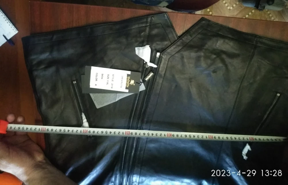 Здравствуйте! Очень ждала косуху и очень удивлена что размерная сетка не соответствует. Фото мною приложено и на них видно ,что не соответствует размер заявленным Вами, это не 66 российский размер. Из-за Вашей ошибки с меня снимут 50рублей. С уважением