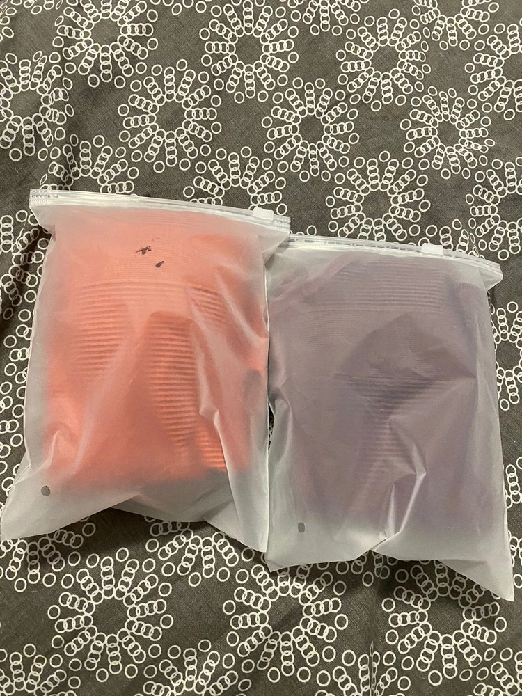 Заказала два топа, очень красивые цвета, насыщенные! На мой 44 и чашку Б село отлично 👍🏻