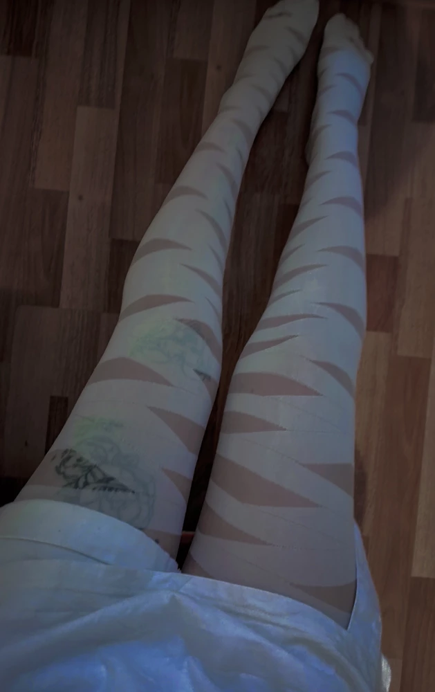 Очень классные колготки. В них не жарко, тянутся хорошо.. Но не успела в них даже выйти, как проткнула ногтем и поползла стрелка:(( пришлось заказать еще раз.