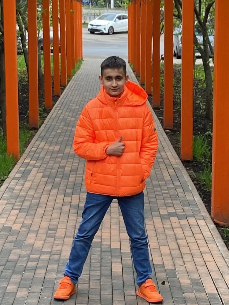 Прикольная легкая куртка . Рекомендую .