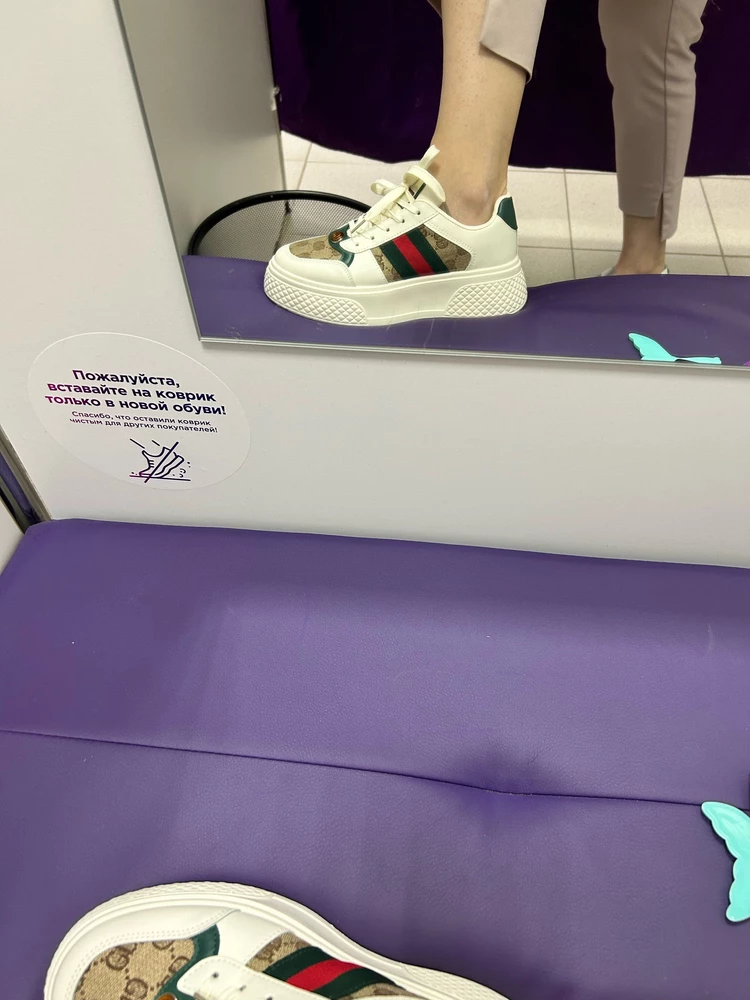 Заказывала белые на тонкой подошве, а пришли бежевые, на высокой. Как формируют заказ?!!!! Слов нет!