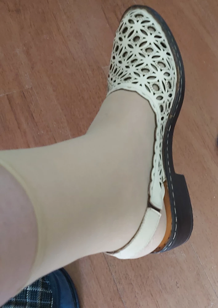 Я уже писала ранее, босоножки отличные, мягкие, лёгкие, заказала не меряя на свой риск, у меня 42й российский и поэтому всегда проблема, то обувь до 41 разм., то колодка не удобная, то узкие и т.д., а эти босоножки Турция и мне не хватило 1 см, чтоб стопа вся легла на основание, но это не беда, когда нога полностью сядет в босоножку, тогда будет нормуль, так что почти угадала, больше размера не было.