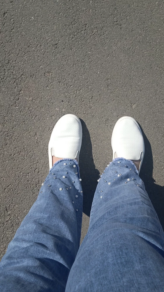 Здравствуйте! Джинсы супер, одела примерить не удержалась в них пошла! Не как не могла найти подходящее на свой размер) спасибо)) бусинки все на месте)