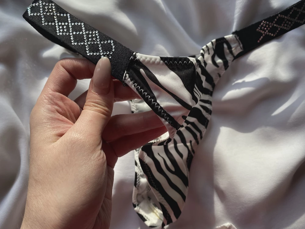 Красивые и стильные трусики😍 все швы и стразы на месте. На теле сидят идеально и удобно🥰 Буду заказывать еще в другом цвете!