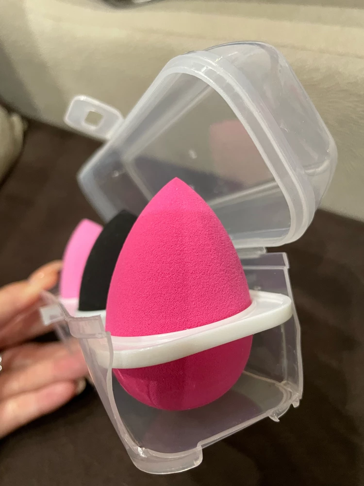 Спонжи хорошие. Футляр сломан, продавец не позаботился об упаковке. Пришел в пакетике.Снимаю две звезды